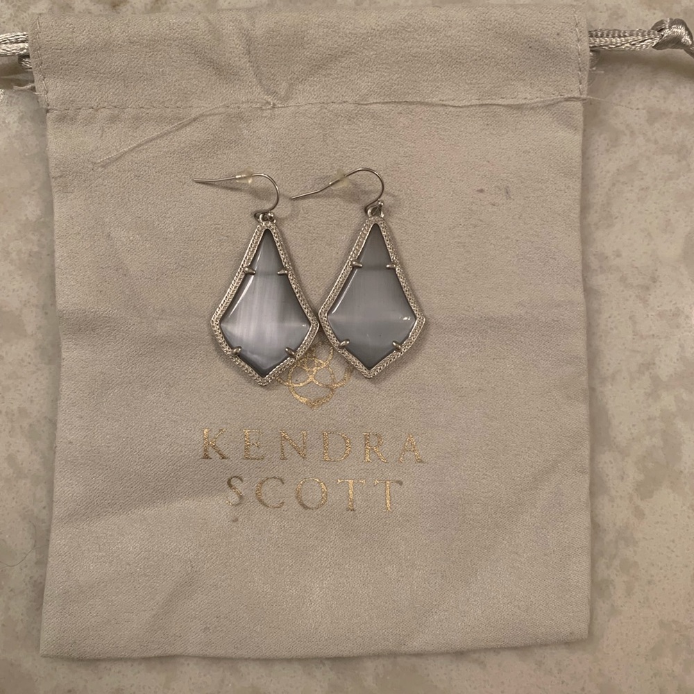 grey kendra scott earrings